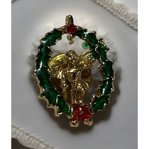 Angel in Wreath with Red Star Vintage Lapel Pin Christmas - Picture 2 of 6